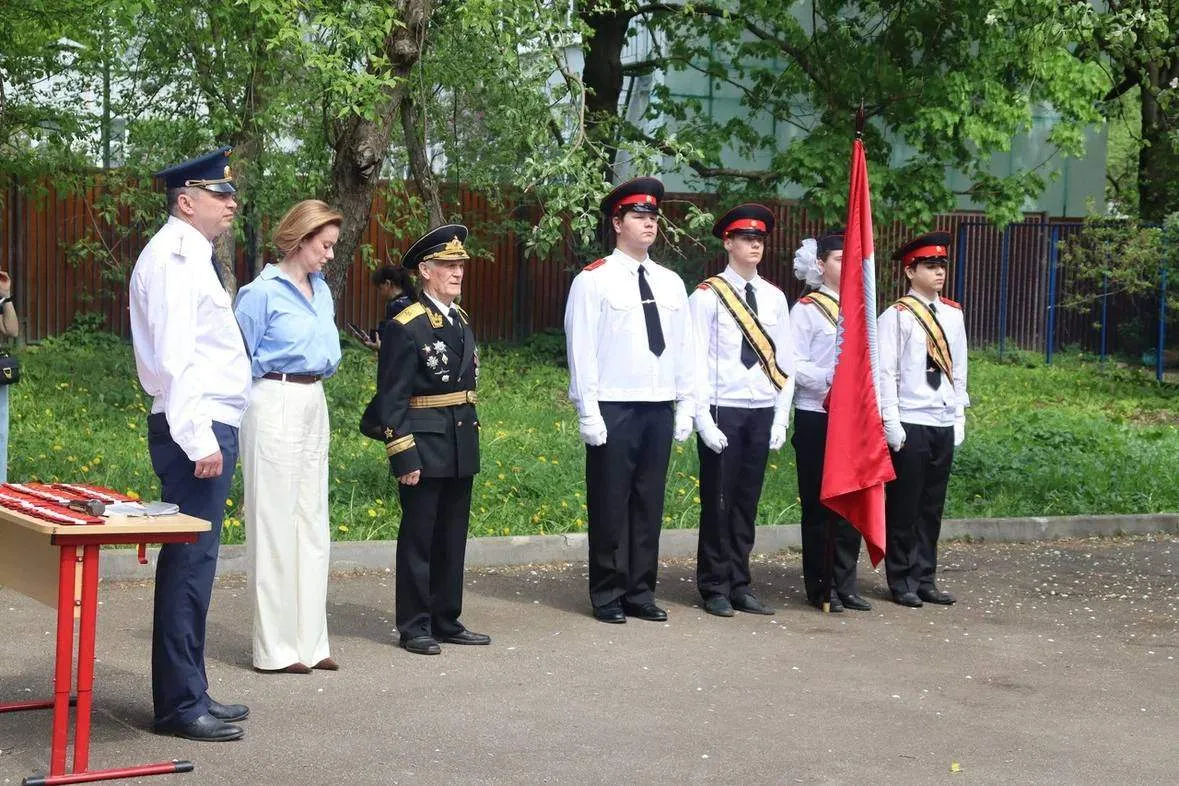 ✨ В нашей школе в мае прошла торжественная церемония прощания с флагом, ставшая важным событием в жи