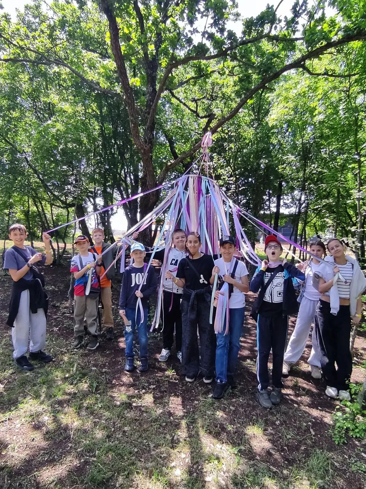 🦙 Знакомство с альпаками: пушистое чудо и задорные летние каникулы! ☀️

А вы знаете, кто такие альп