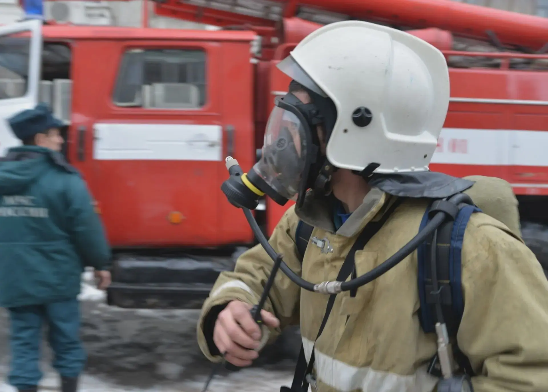 🚒 Орловские пожарные выручили ребёнка из запертой квартиры