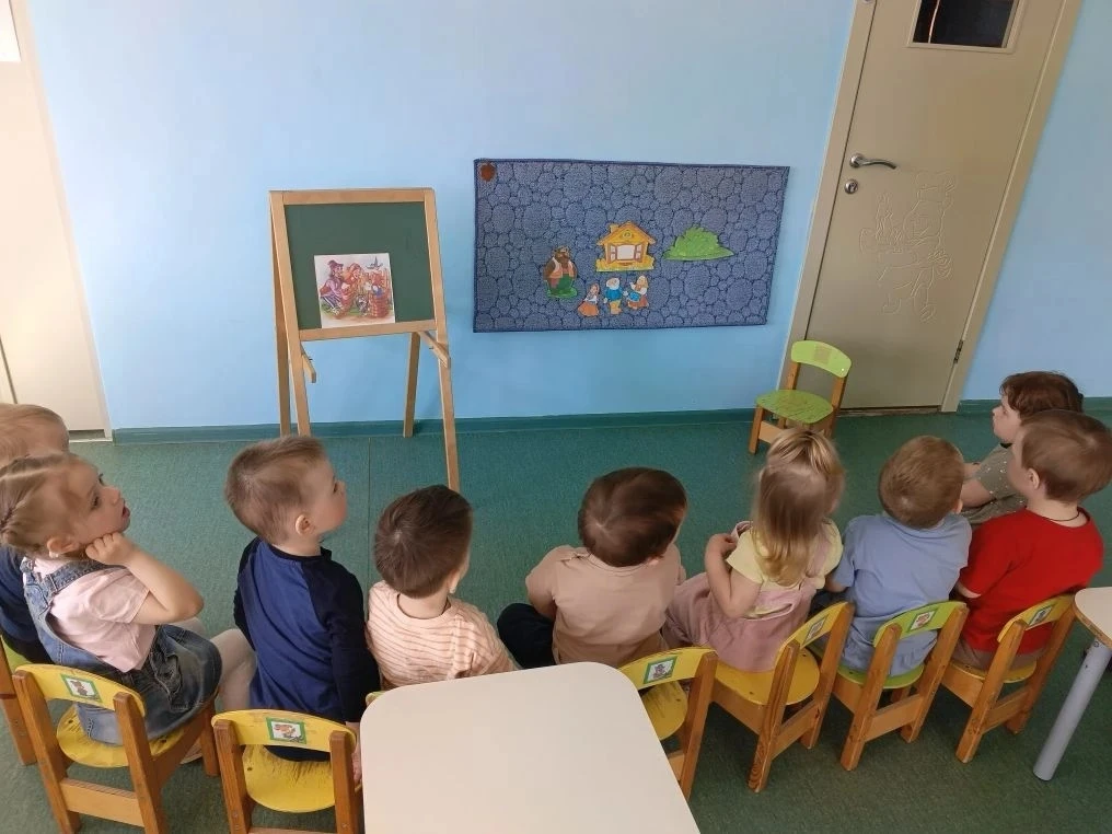 Сказки для детей – это своеобразный мир, полный ярких красок, чудес, приключений, историй о добро и 