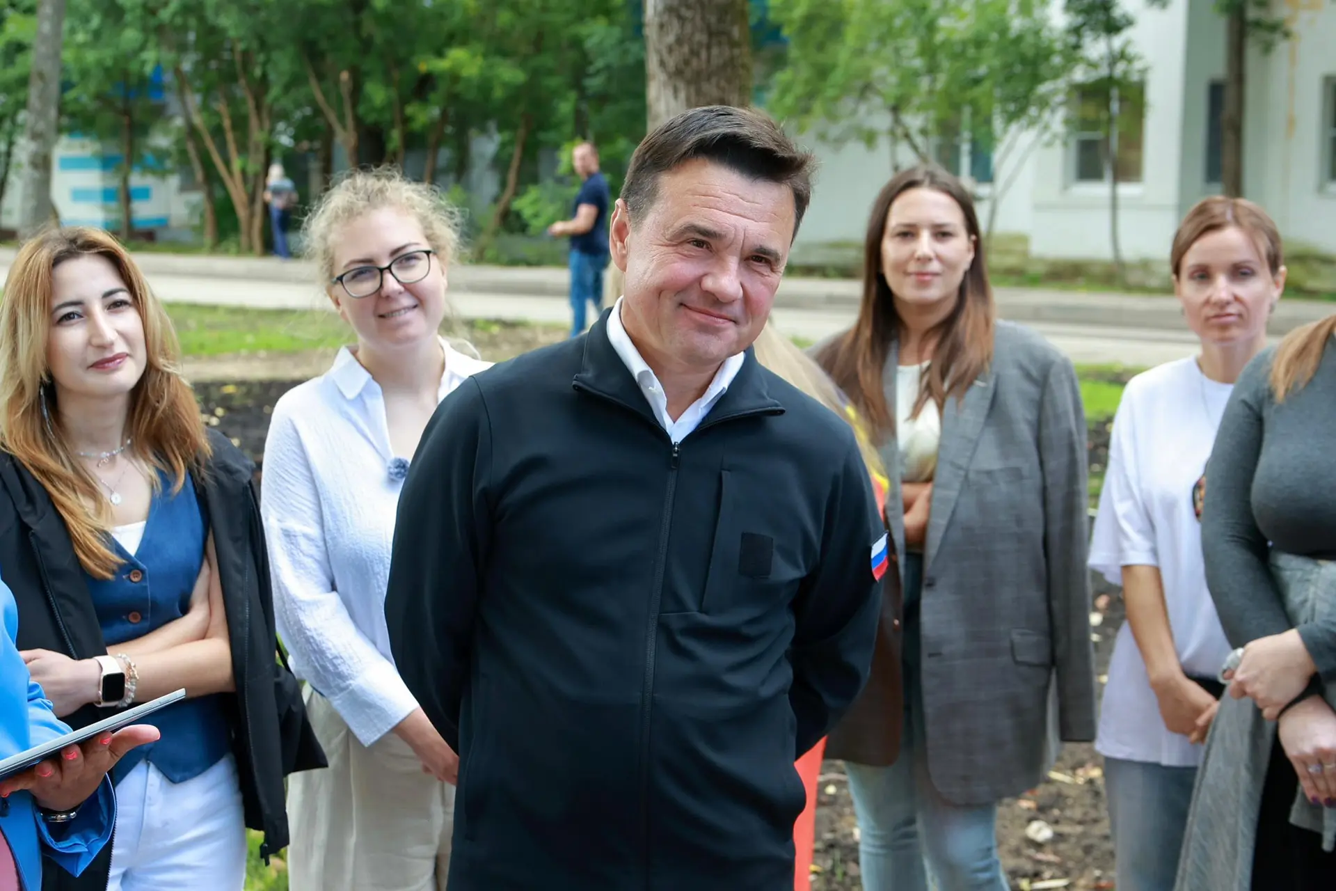 В Лобне к 12 сентября — Дню города — завершим благоустройство набережной пруда «Москвич». Работы иду