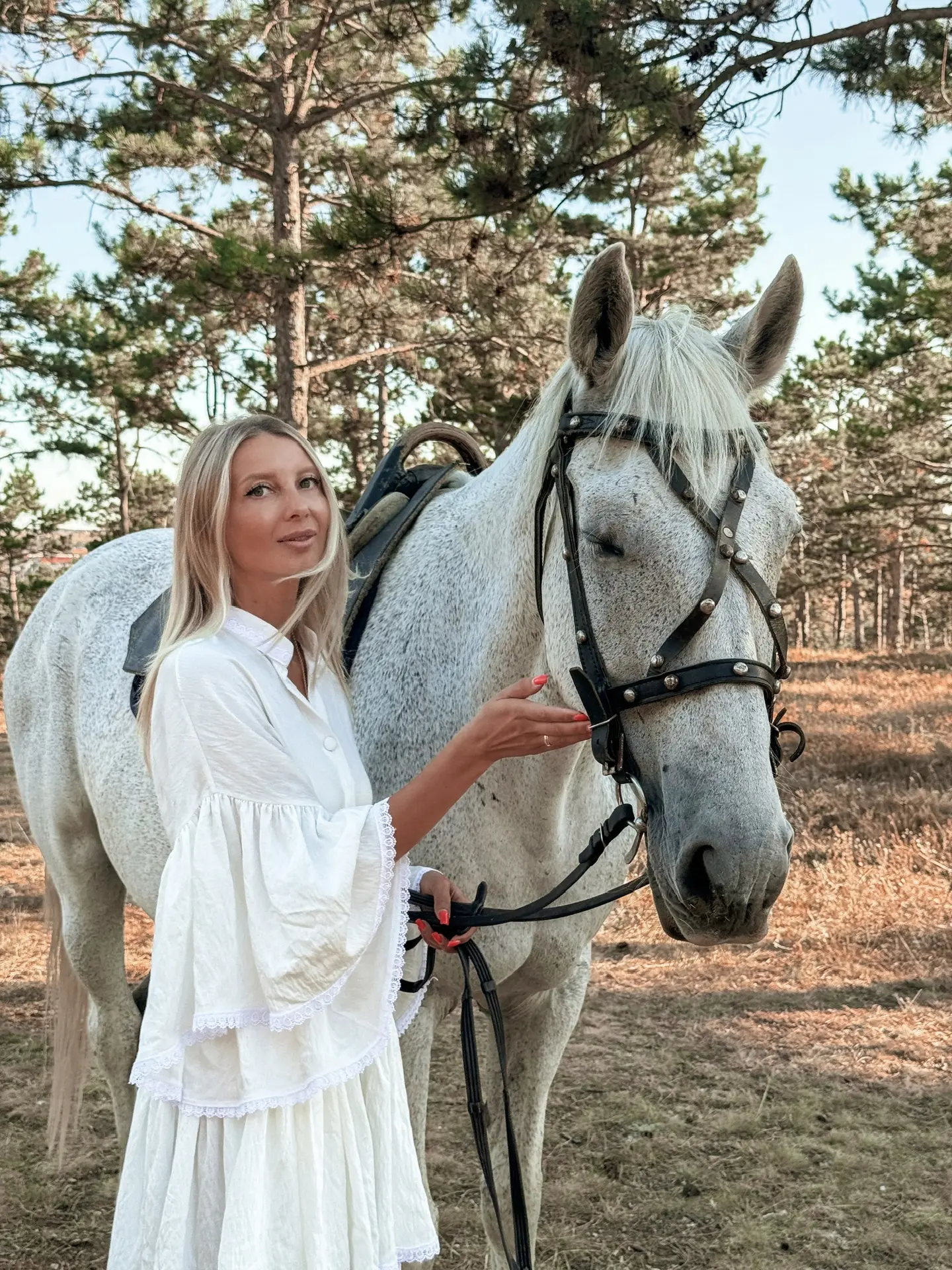 Всем привет! 👋 Меня зовут Лена, и теперь я здесь 🙌

Наконец-то я добралась до Макса! 🎉 Рада всем 