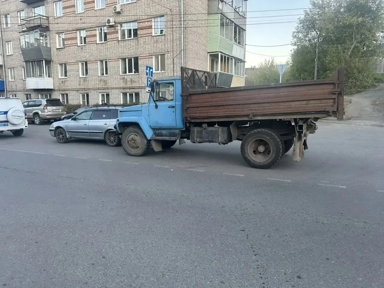В Горно-Алтайске в аварии погиб водитель грузовика