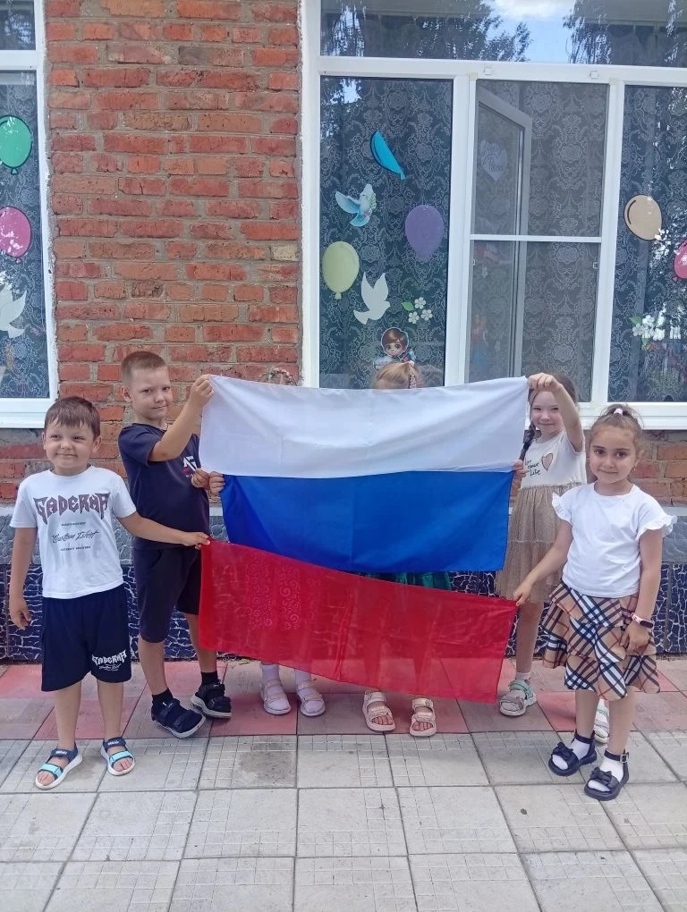 ✨10 июня в нашем деском саду прошла акция «Флаги России» в рамках празднования Дня России участникам
