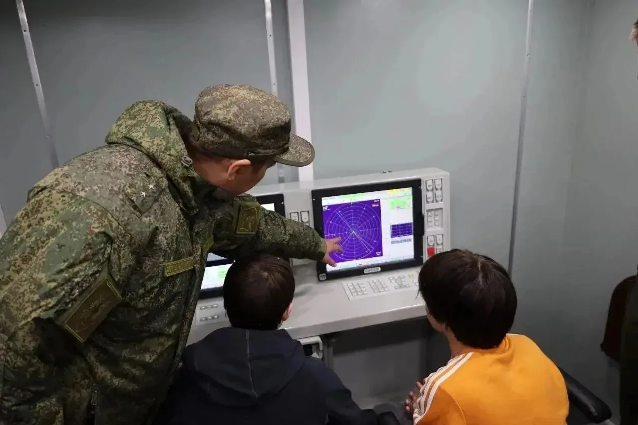 🪖 🇷🇺Наши десятиклассники прошли учебные военные сборы в Читинском округе! С 18 по 22 мая ребята: 1️⃣