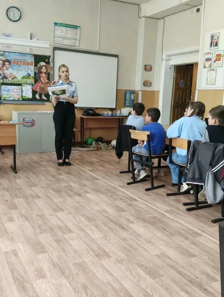 🚦 Безопасное лето: Госавтоинспекция напомнила школьникам Тейкова правила дорожного движения!

В рам