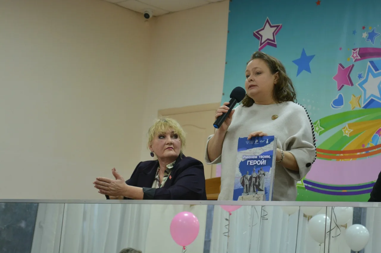 Сегодня на торжественной линейке, посвящённой открытию Года единства народов России, региональный ко
