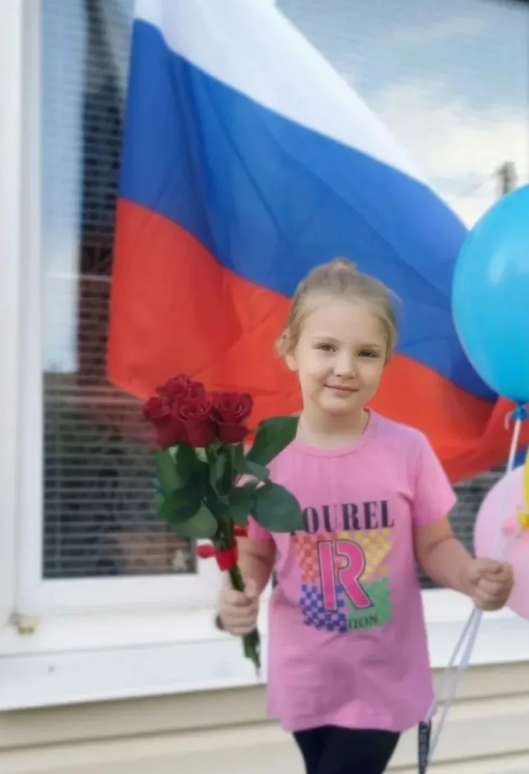 Наливаная Маргарита,ученица 2 "А"класса,принимает участие в акции «Флаг России в каждый...