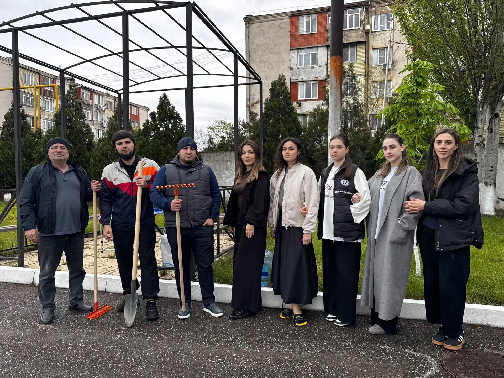 Сегодня, 25 апреля, сотрудники ДШЭП приняли участие во Всероссийском субботнике: убрали...