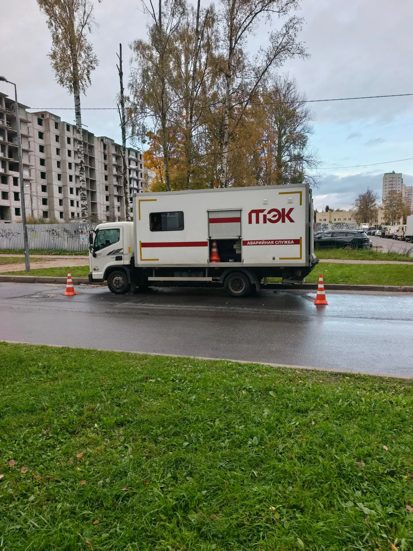 Весь день у недостроя ведутся ремонтные работы