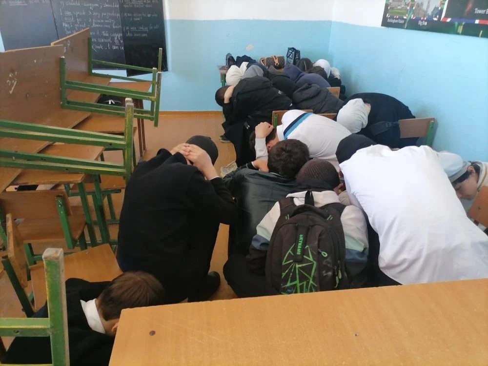 В МКОУ «Комсомольская СОШ» прошли учения по действиям при угрозе БПЛА 22 апреля 2025 года в МКОУ «Ко