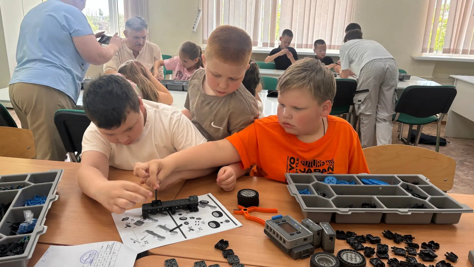 «IT-куб»: как в Калаче оживают машинки🚗🕹️

В калачёвский Центр цифрового образования детей «IT-куб