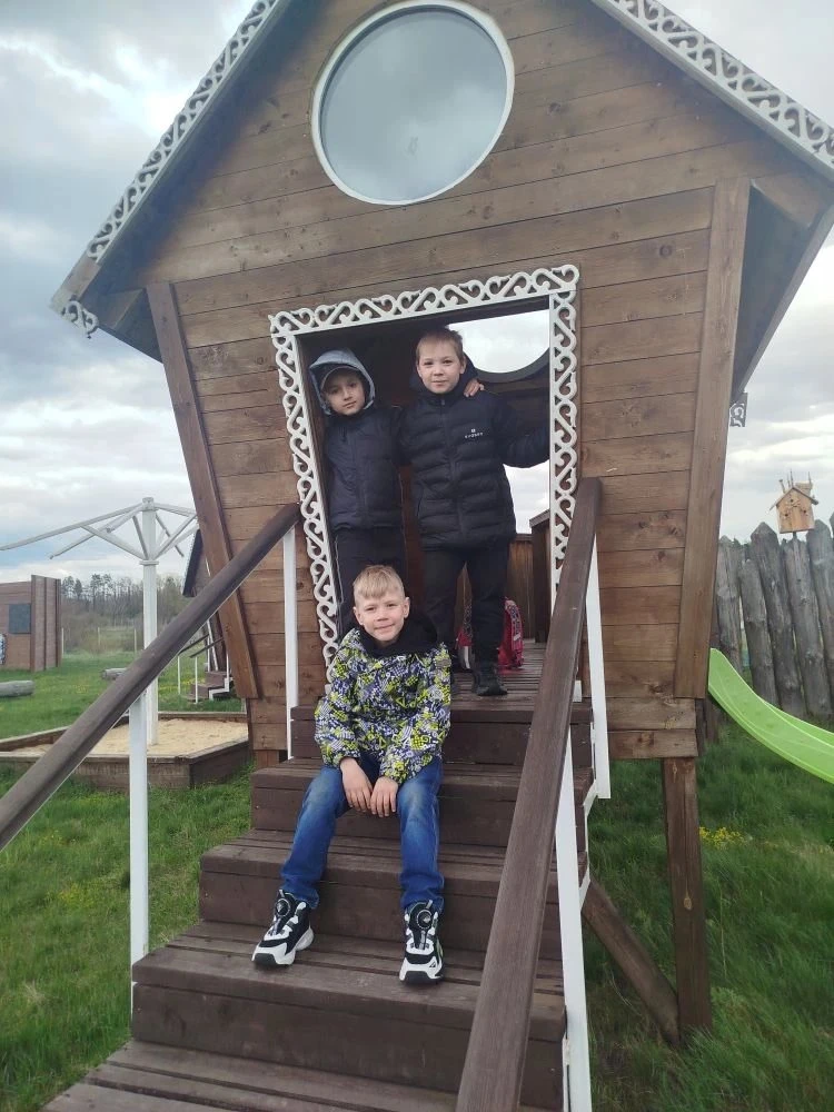 1 "Д" класс побывал в парке- отеле "Дивный".   ✅ Ребята встретились со сказочным персонажем Бабой-яг