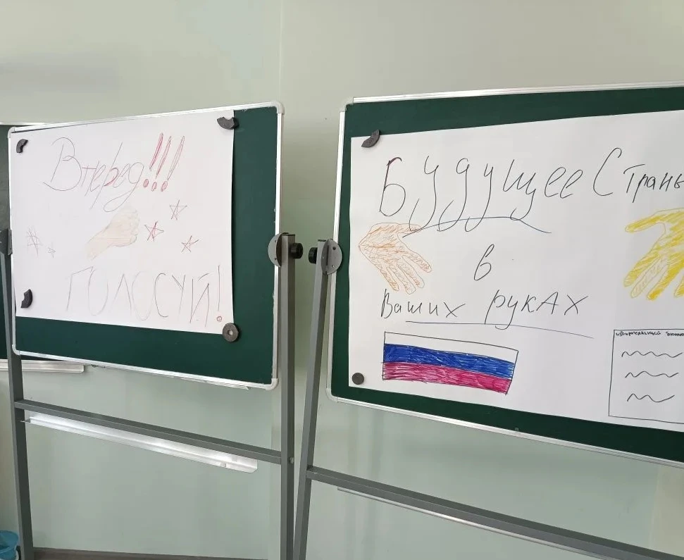 🇷🇺День молодого избирателя прошел с пользой!  Сегодня ученики 10 «В» класса приняли участие в уроке-