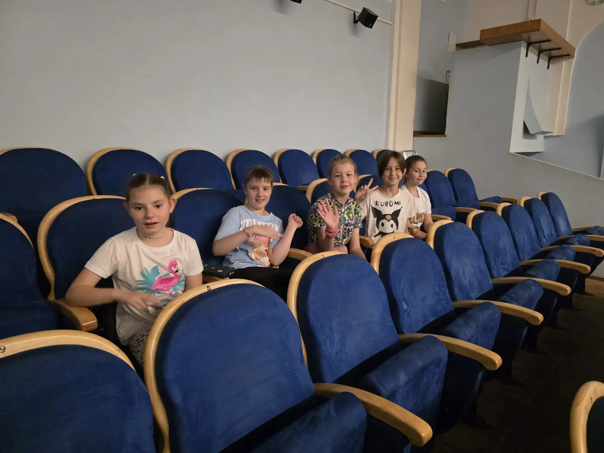 ✨Пятница в школьном лагере

🌞Пятница в школьном лагере выдалась насыщенной и тёплой. После завтрака