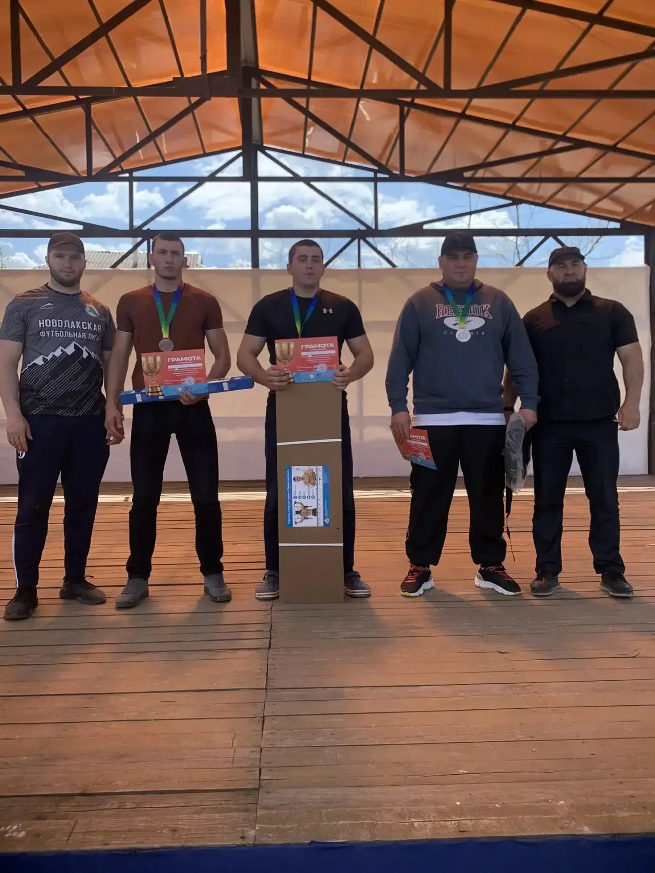 🌍Спортивные состязания в честь Дня Победы: Новолакский район отметил 9 Мая еще и соревнованиями по н