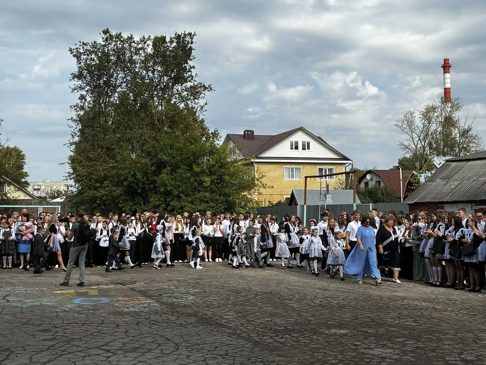 Линейка 1 сентября — это традиционное мероприятие, которое проводится в школах в первый...
