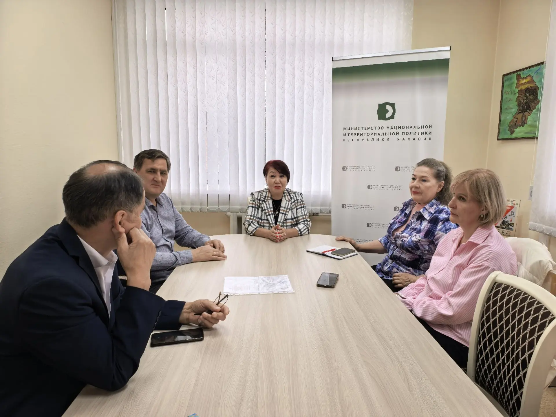Министр национальной и территориальной политики Хакасии Галина Адыгаева встретилась с ч...