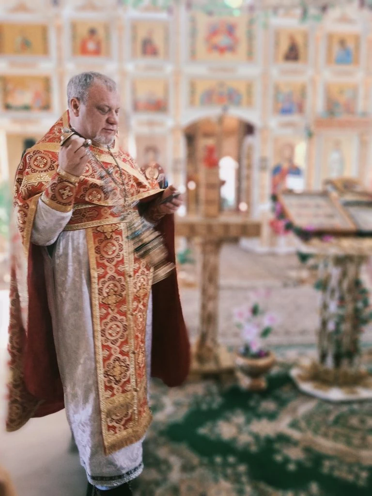 Настоятель храма о. Вадим отслужил молебен "Живоносный источник"