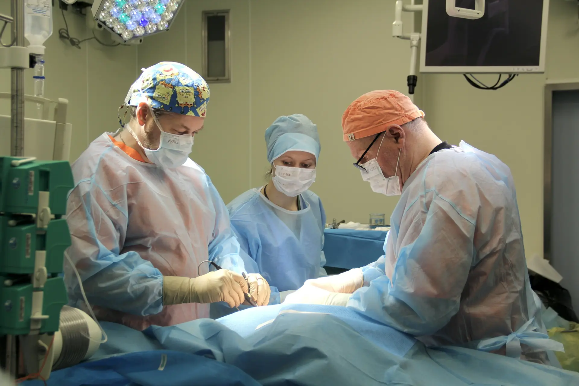 🏥Врачи Российской детской клинической больницы Минздрава России спасли юношу, грудина которого прак