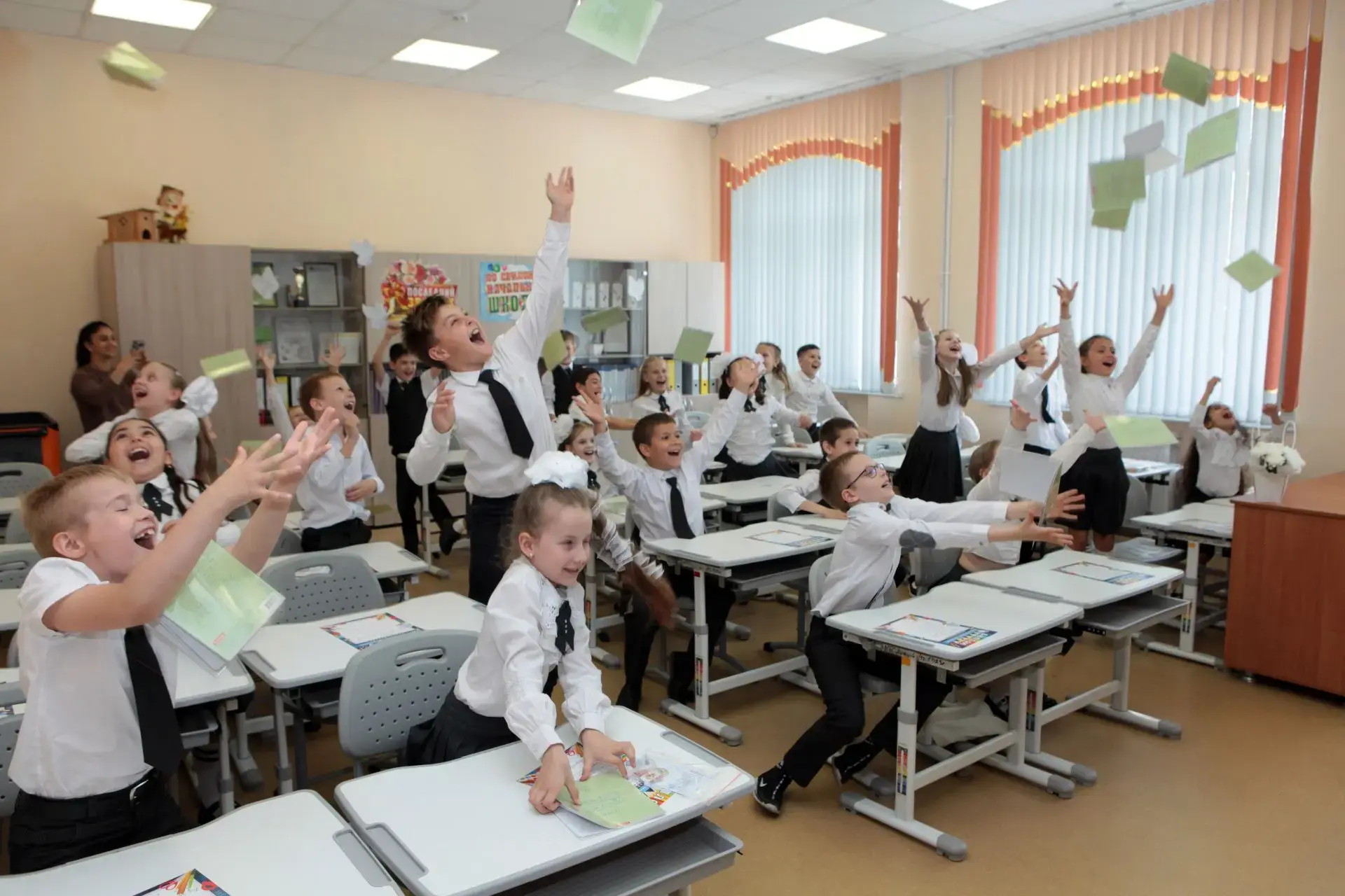 🎓 Последний звонок-2026: грустный и важный рубеж  Сегодня 7️⃣3️⃣3️⃣ девятиклассника и 1️⃣9️⃣8️⃣ один