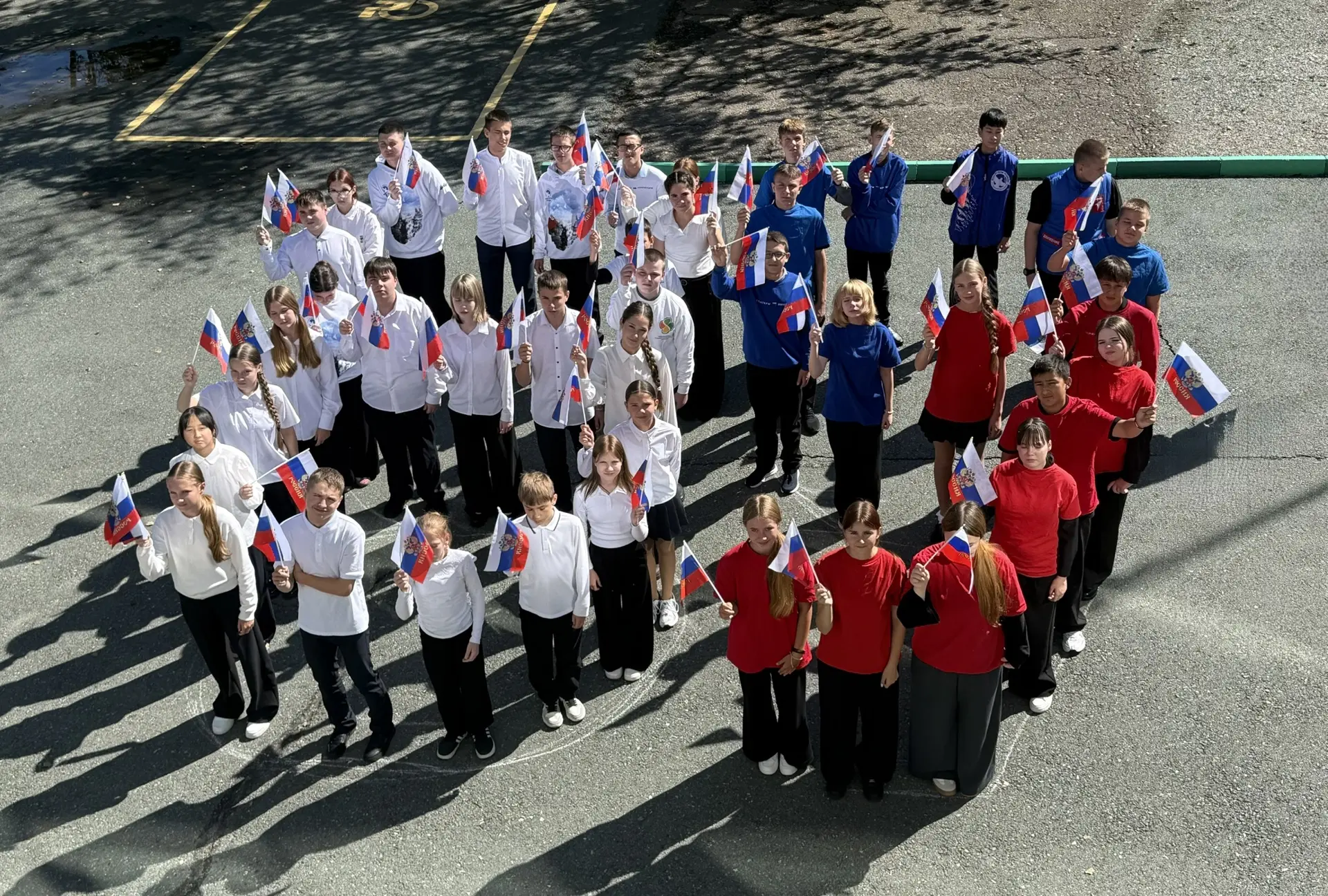 🇷🇺 Прошёл флешмоб в МБОУ СОШ № 2 п. Новошахтинский в рамках Всероссийской акции «Спас...