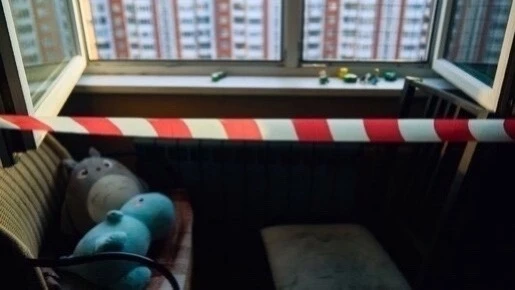 В Советске 5-летний мальчик выпал из окна третьего этажа.

ЧП произошло вечером 11 июня на улице Кап