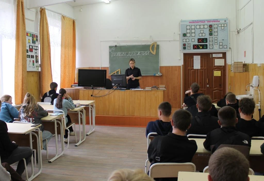 В Никольске полицейские провели беседу со студентами