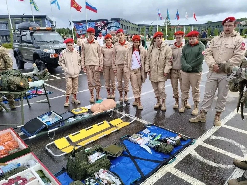 Гордимся нашим юнармейцем! 
Командир отряда имени Героя России Антона Игоревича Старостина — Гирин П