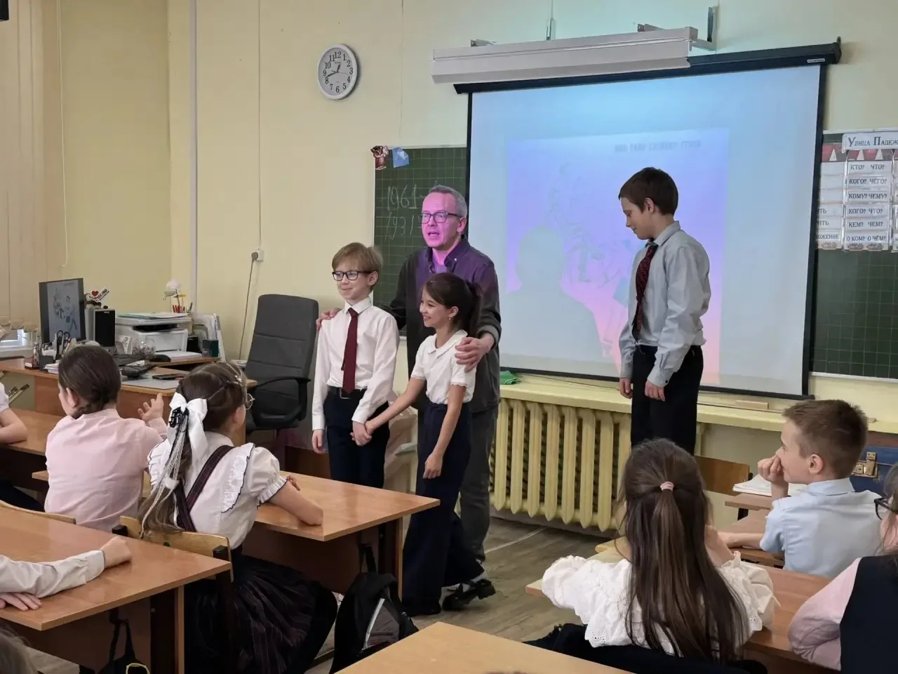 Гимназисты 3 «Б» класса продолжают дружбу с детским книжным клубом «Фан Чемодан» 📚 На этот раз актер