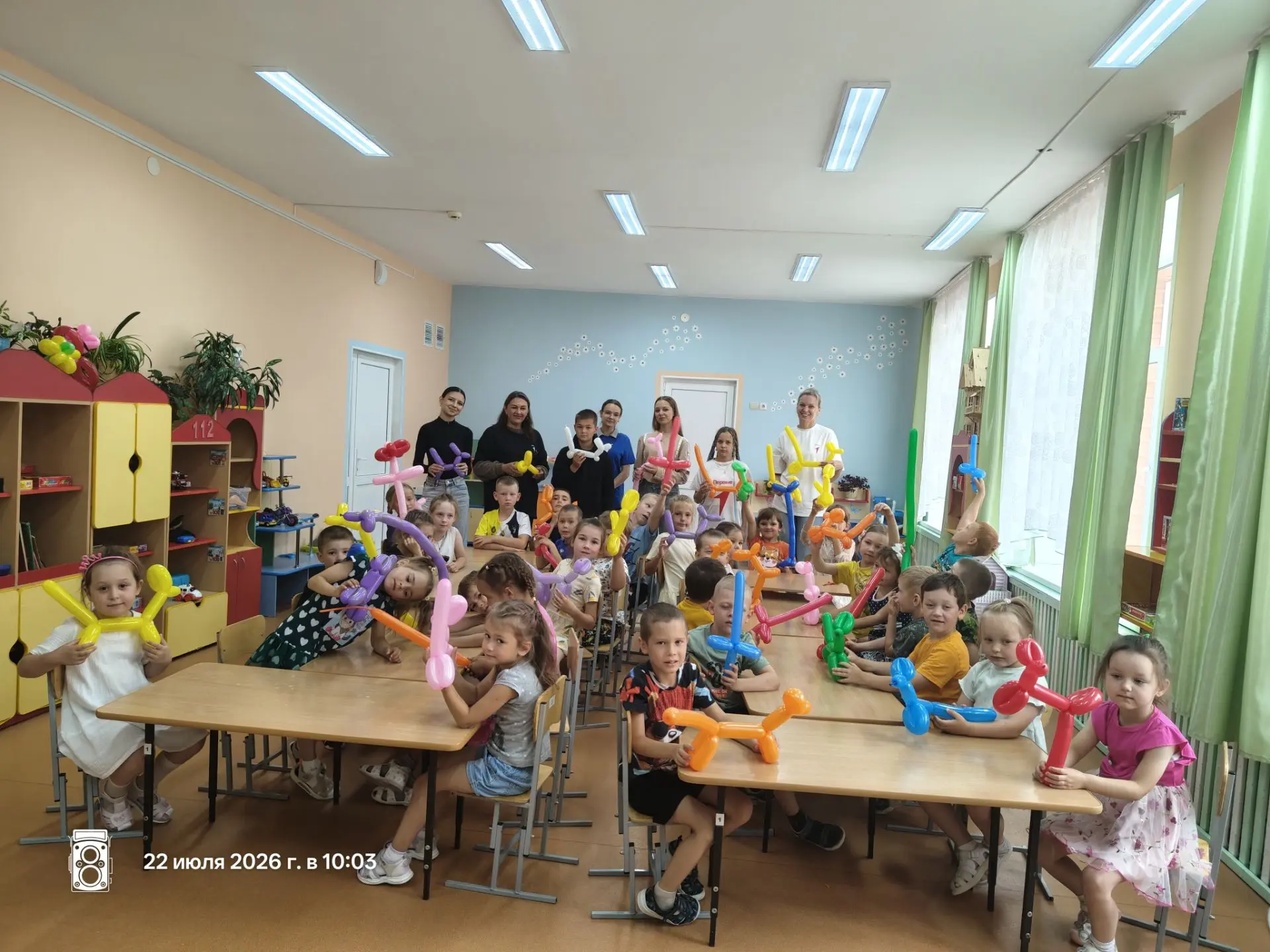 Сегодня у нас был по-настоящему яркий и шумный день! 
В гости к ребятам пришли замечательные активис