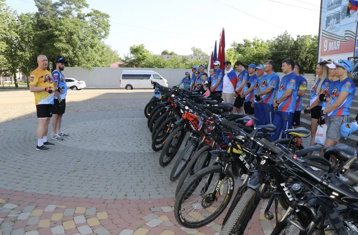 🚲Сегодня, в один из самых главных и светлых праздников нашей страны — День России, наши улицы напол