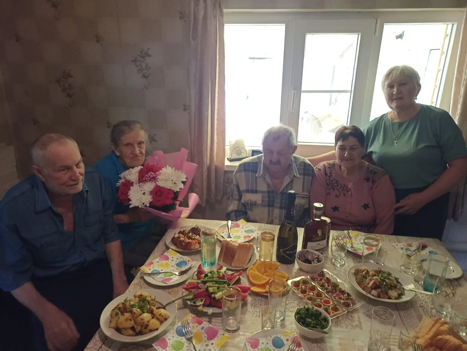 Сегодня мы поздравляем с 84-летием получателя социальных услуг Мазниченко Ирину Ивановн...