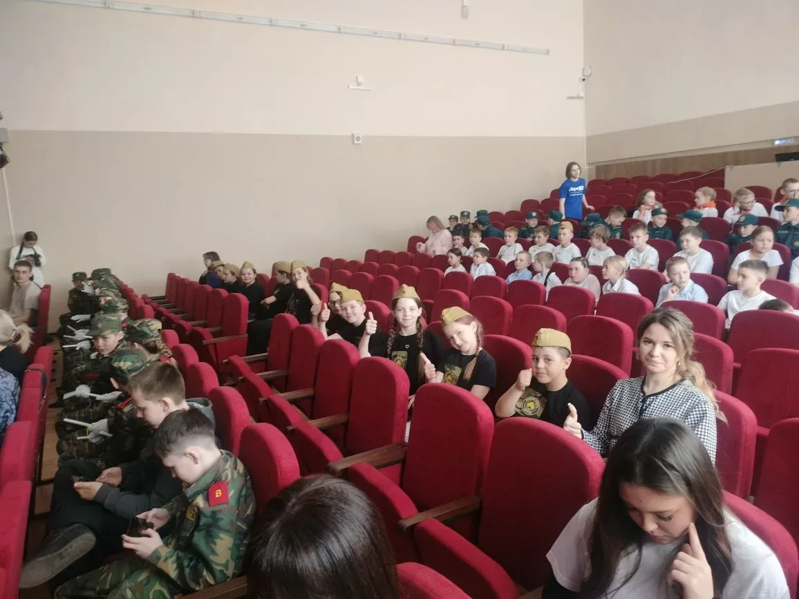 Зарница 2.0 Наша школа с гордостью приняла участие во всероссийской игре "Зарница 2.0". Мы представи