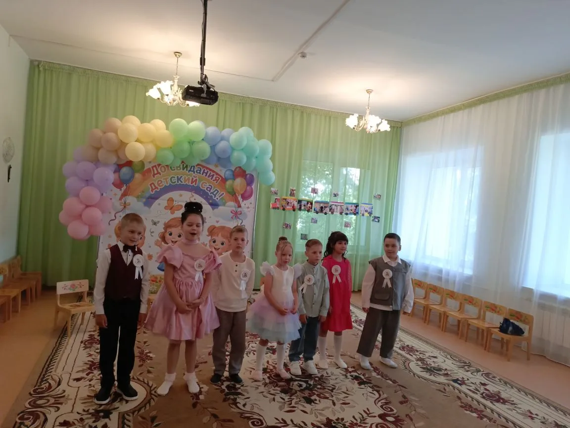 Наш выпускной — это время гордости, радости и светлой грусти.
