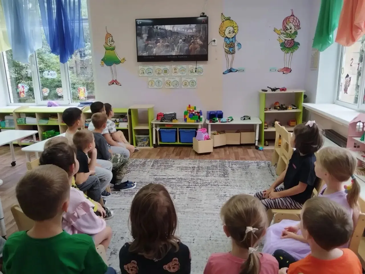 На первой учебной неделе, после торжественной линейки и церемонии поднятия Государствен...