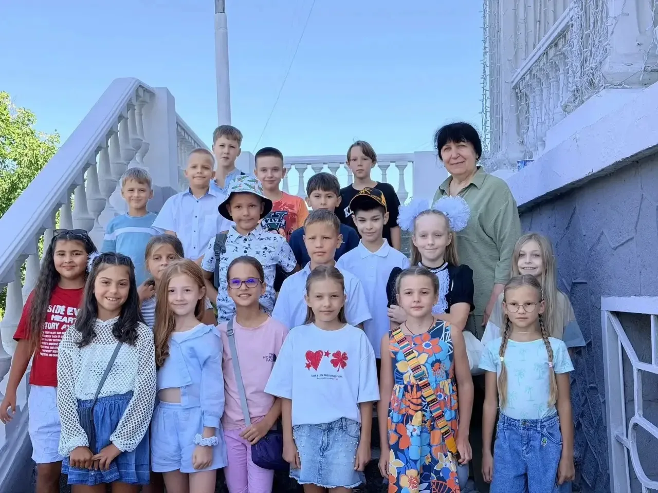 1 сентября для 3-А класса началось не с учебников, а с большого экрана. Поход в кинотеа...