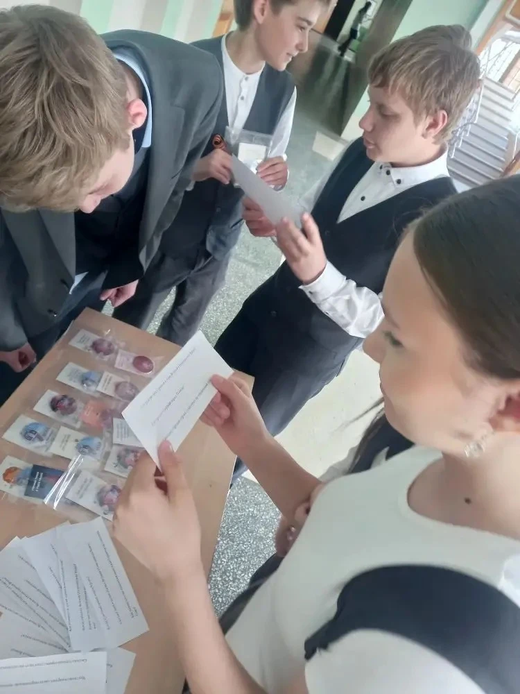 🔥Честь и память: дежурство 6 «А» класса в преддверии Дня Победы🔥  С 4 по 8 мая дежурство по лицею пр
