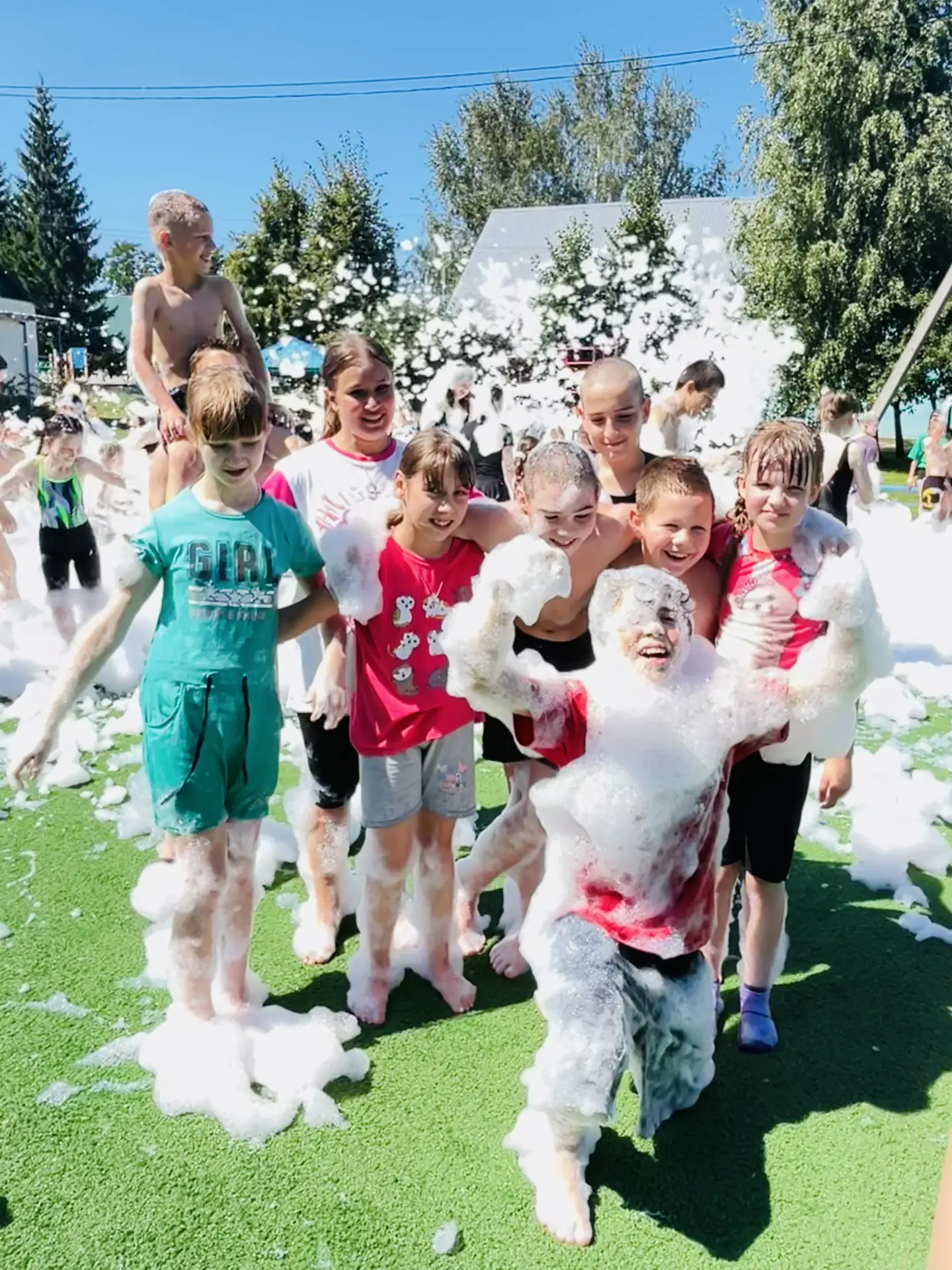 В лагере «Олимп» прошла зажигательная пенная вечеринка💃 🫧— Pena Party! Дети от души в...