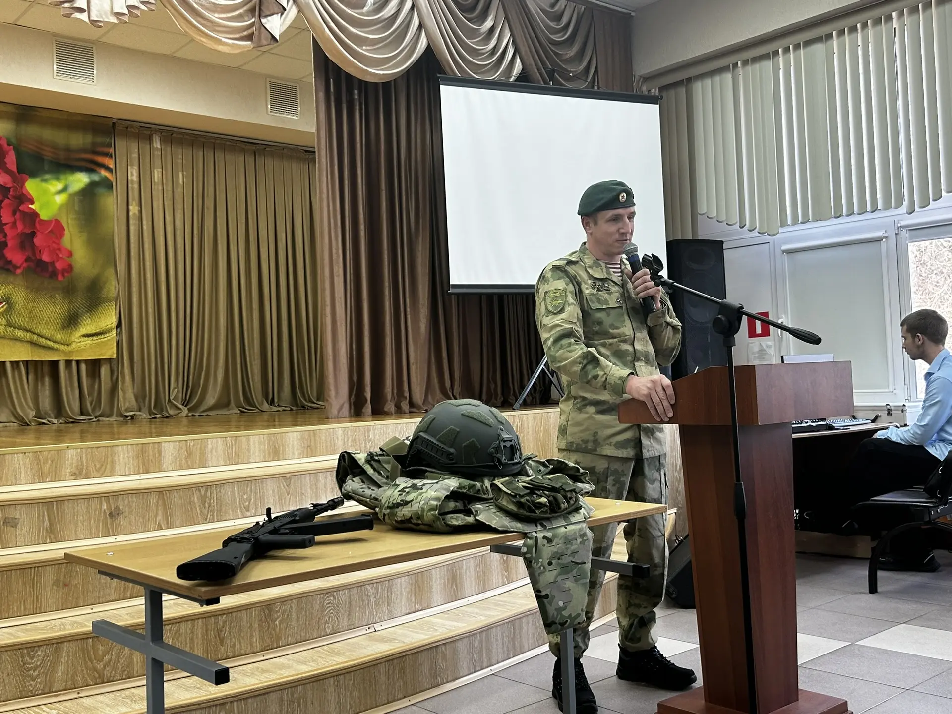 УРОК МУЖЕСТВА В школе состоялась очередная  встреча наших старшеклассников с людьми, которые могут п