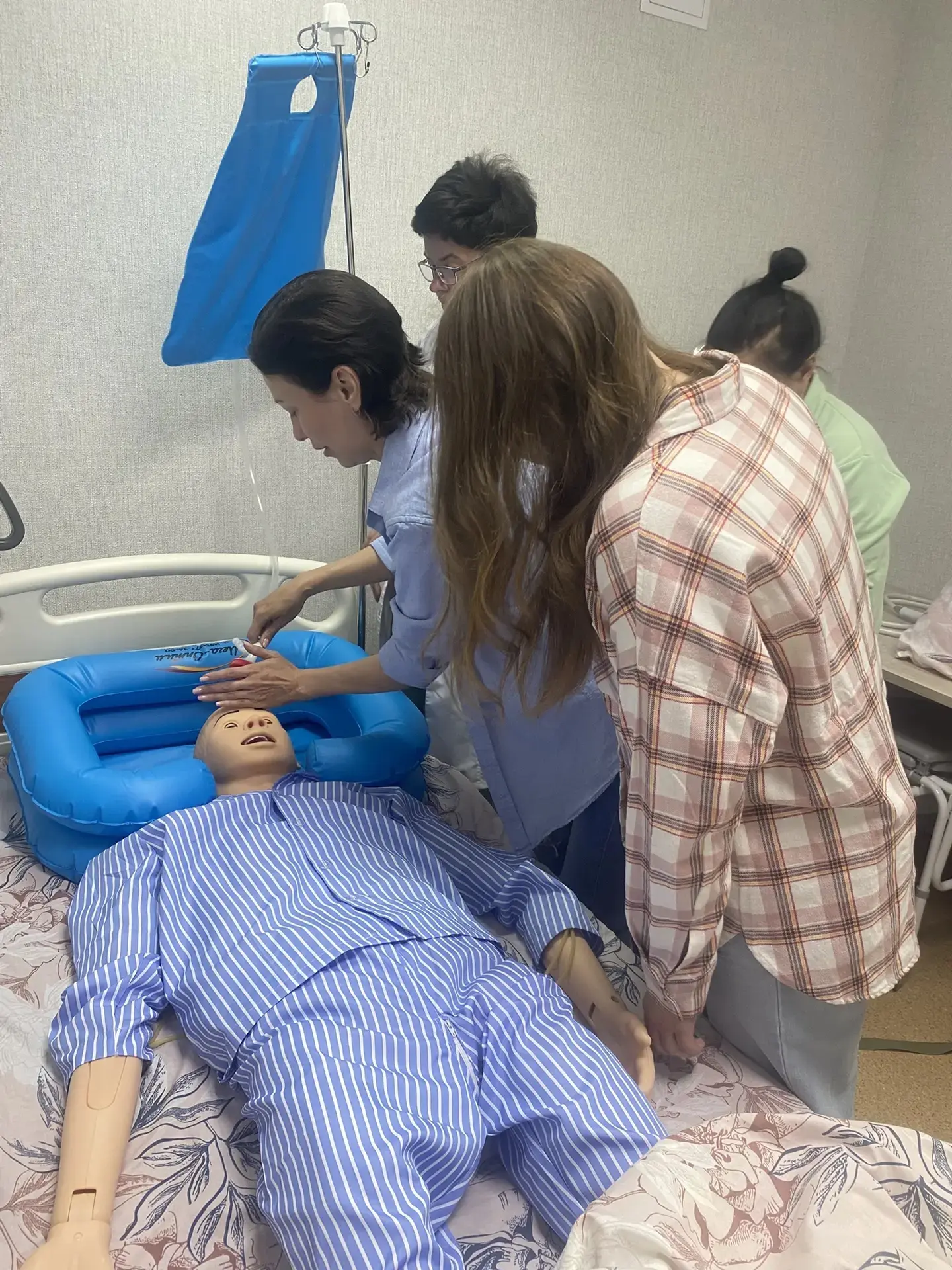 В нашем Центре социального обслуживания проводятся занятия в Школе ухода для социальных...