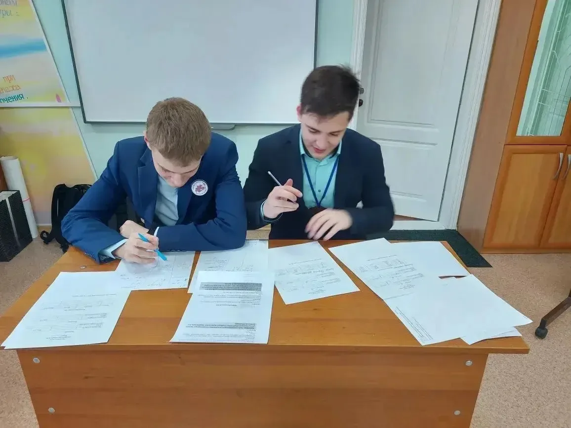⚛️Друзья, как вы уже поняли, в нашей школе началась долгожданная Декада науки и творчества! И, конеч