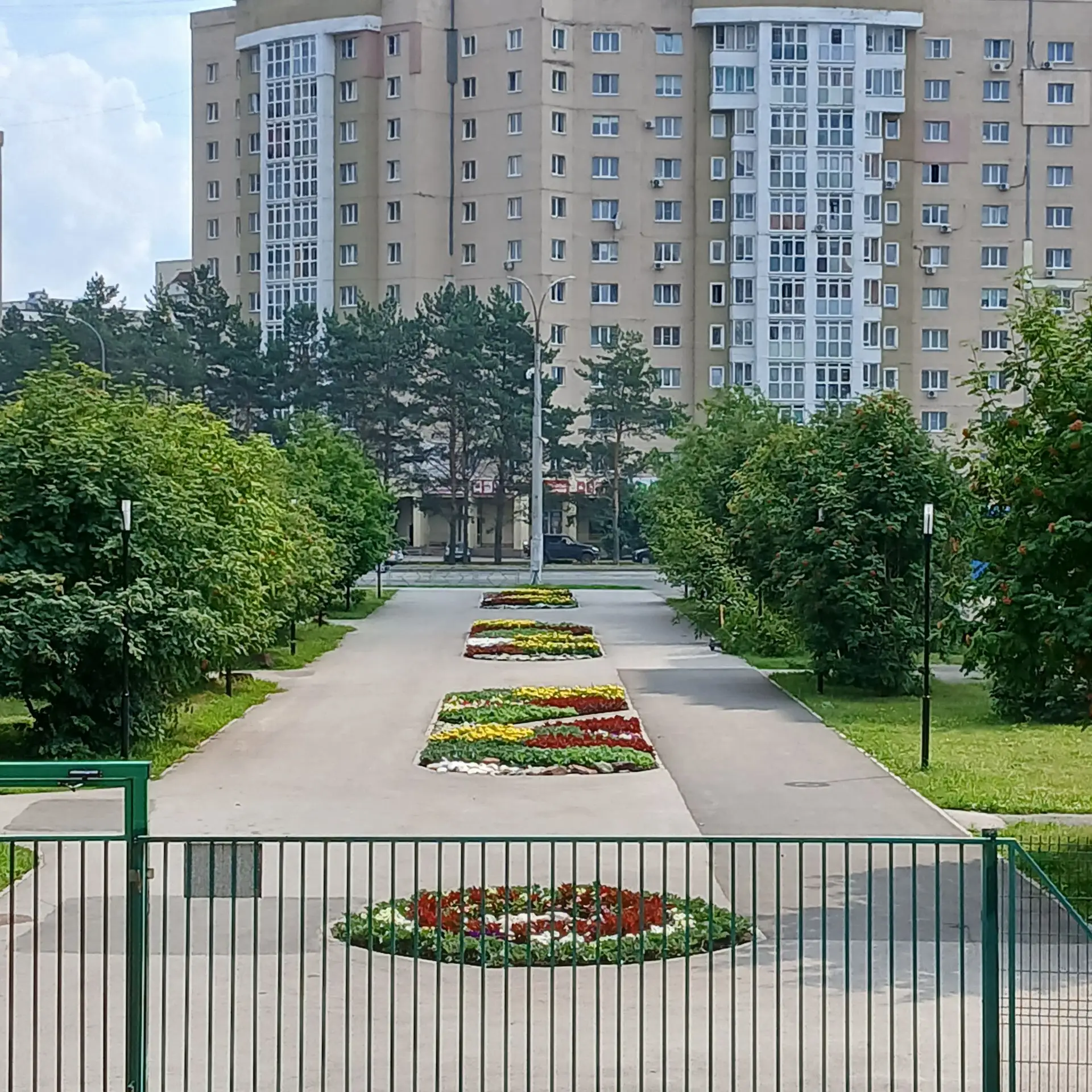🤝Совсем скоро приемка школы к новому учебному году: педагоги и школьники вносят свой вклад в резуль
