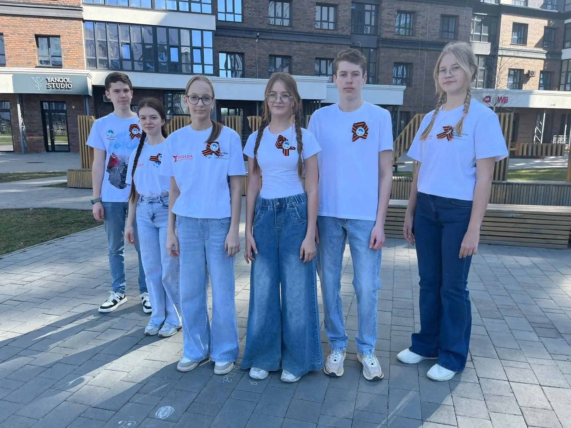 #помним   🎗️ В одном строю с Победой   В нашей школе проходит акция «Георгиевская лента».   Для нас 