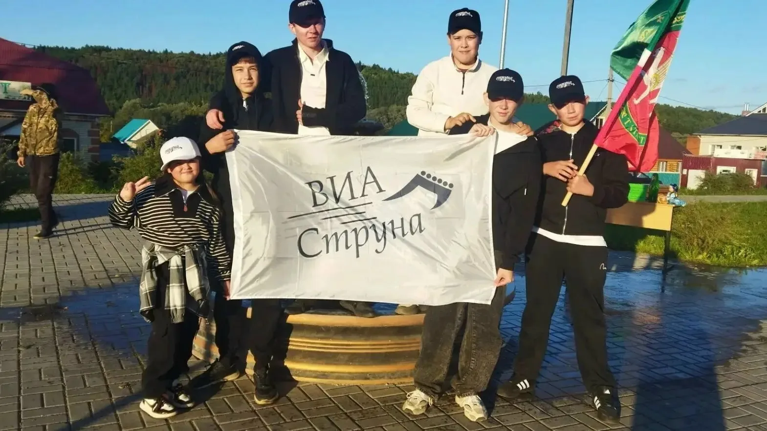 В честь дня Республики Татарстан Ципьинский СДК организовал уличный концерт " Под небом...