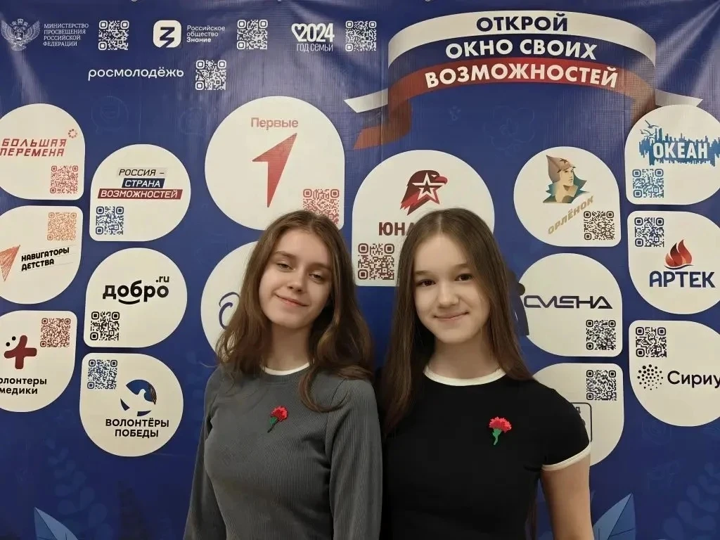 🌹 7 «Д» класс — участники акции «Красная гвоздика»! Ученики 7 «Д» класса с гордостью присоединились 