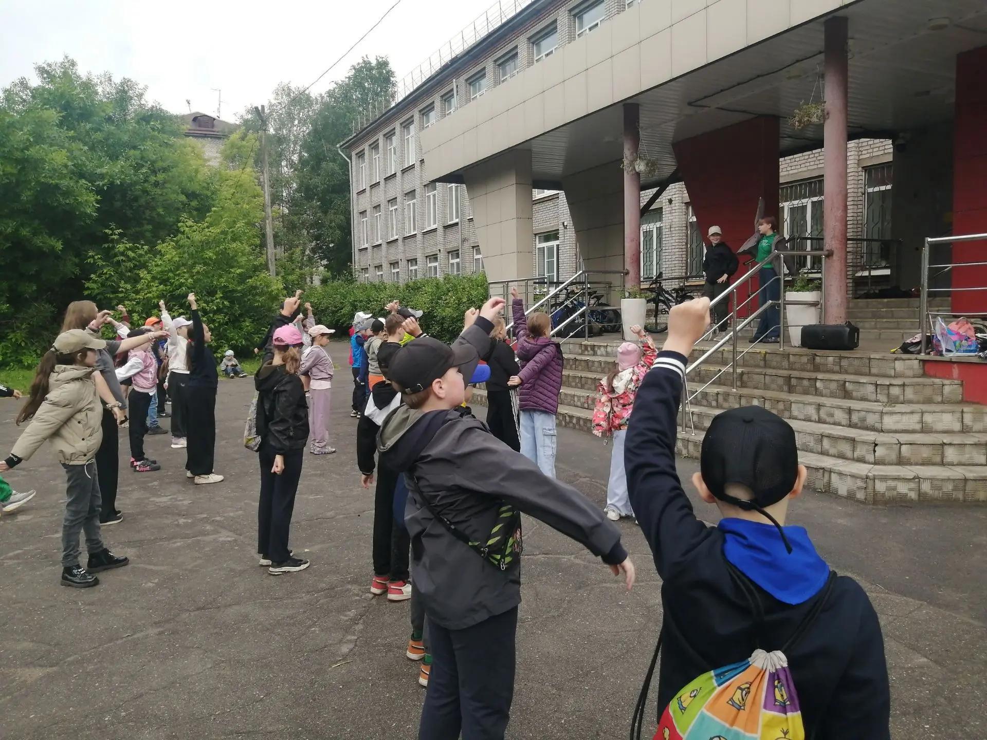 🌈 Вести из пришкольного лагеря «РАДУГА». 17.06.2026

Сегодняшний день в лагере начался с торжествен