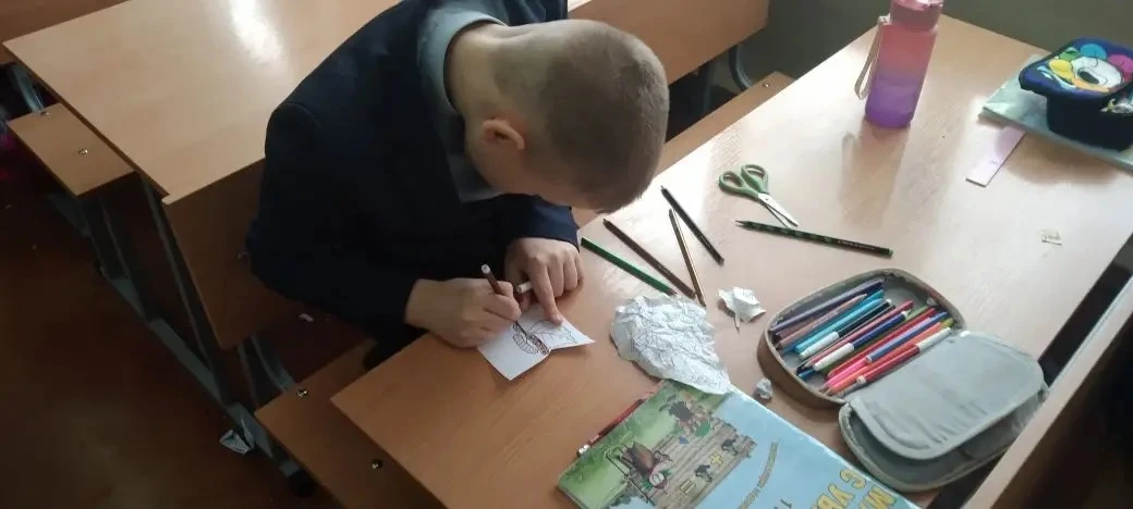 14 апреля в 2‑м корпусе у наших первоклассников прошло особенное занятие, посвящённое русской берёзе