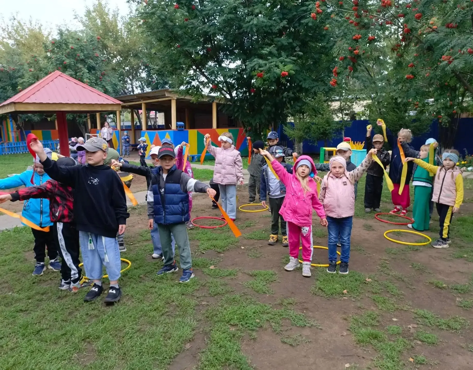 ☀️Свежий воздух, звонкий смех и хорошее настроение – так проходят активные прогулки у н...