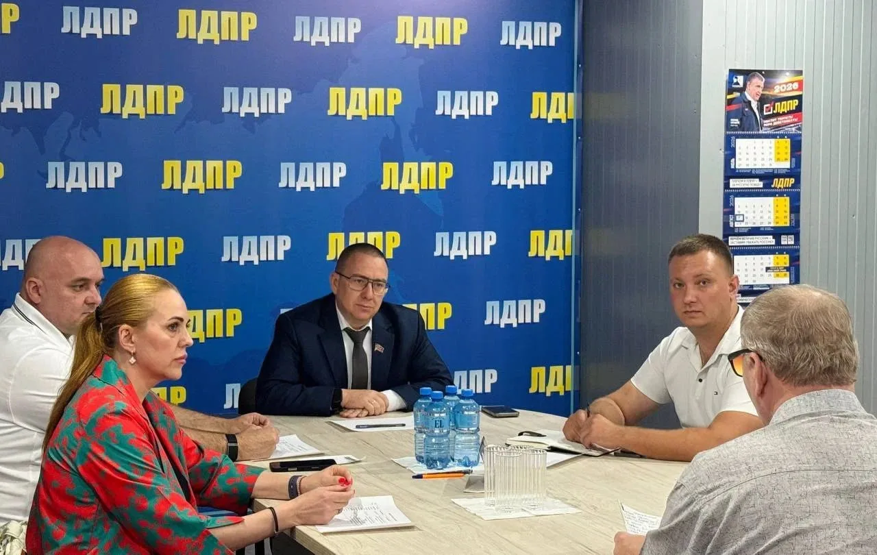📣 «Подвести людей мы не имеем права»: депутаты ЛДПР помогают жителям Республики с реше...